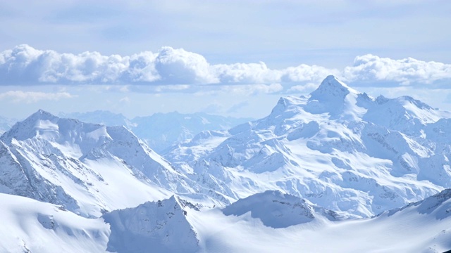 视频全景雪山高加索在一个晴朗的日子视频下载