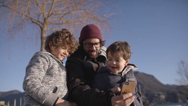 智能手机,儿子,父亲,自由视频素材