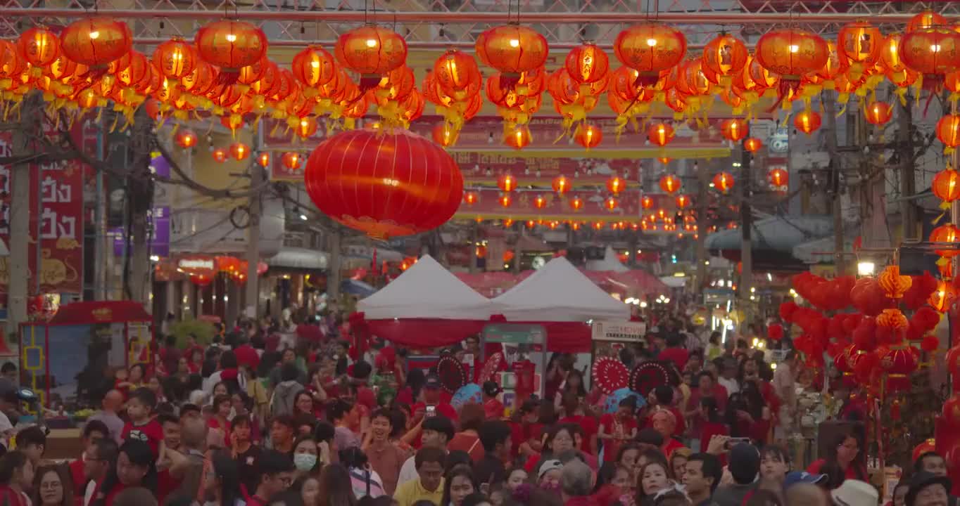 4 k slowmotion。中国的灯笼和舞龙在中国新年。视频下载
