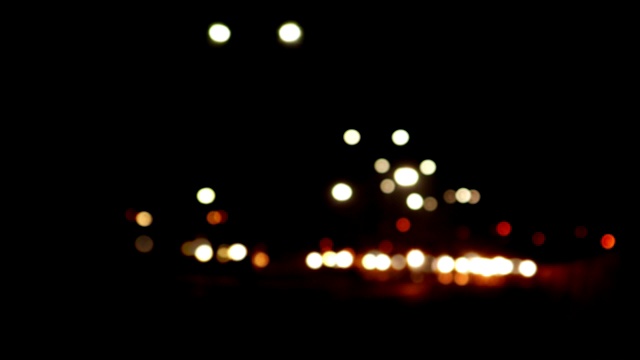 夜间交通背景散焦视频素材