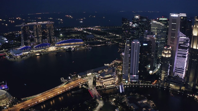 新加坡地标性金融商业区夜间鸟瞰图视频素材