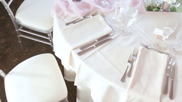 婚宴的餐桌布置视频下载