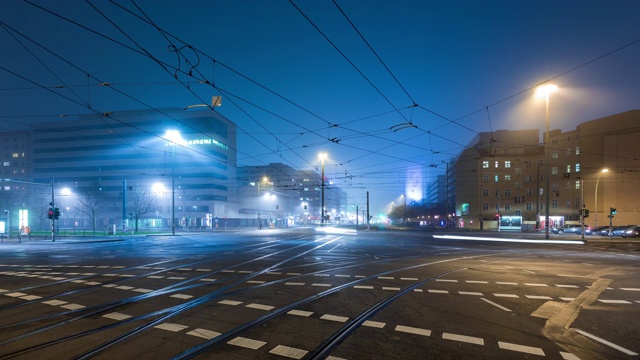 柏林，浓雾弥漫的夜晚视频素材