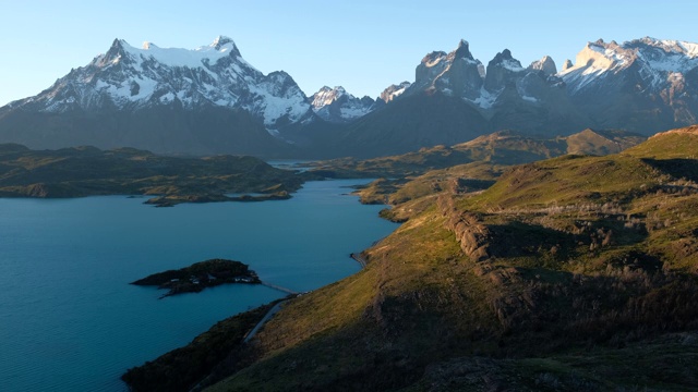 智利，托雷斯·德尔·潘恩国家公园，日落时分视频下载