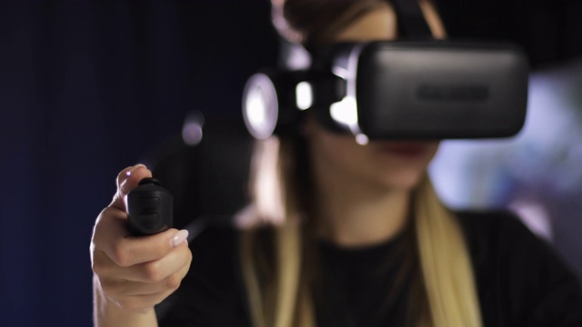 特写的虚拟现实眼镜控制面板。视频素材
