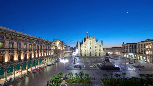 4K:意大利米兰，黎明到白天的时间流逝，米兰大教堂广场视频下载