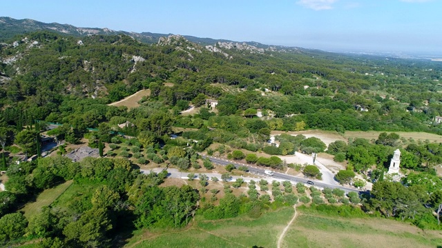 Glanum Mausoleum in Saint-Rémy-de-Provence, France as seen from the sky视频素材