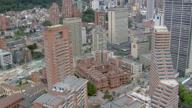 哥伦比亚波哥大都市现代摩天大楼鸟瞰图视频下载