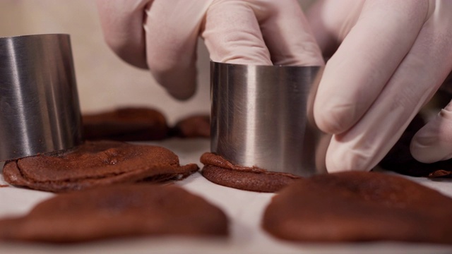 巧克力饼干是治愈悲伤的良药视频素材