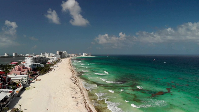 令人惊叹的加勒比海和墨西哥海湾的成本线，在坎昆，酒店。视频下载
