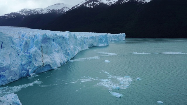 风景如画的莫雷诺冰川在巴塔哥尼亚视频素材