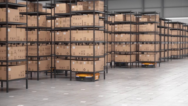 一排自主机器人开始移动自动化仓库中的货架或货架视频素材