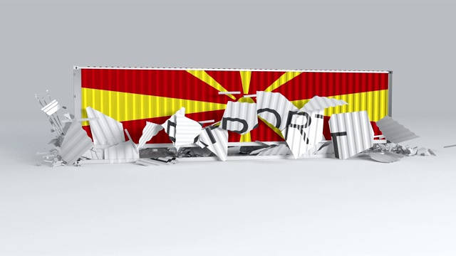 马其顿集装箱的旗帜落在标有“出口”字样的集装箱上视频素材
