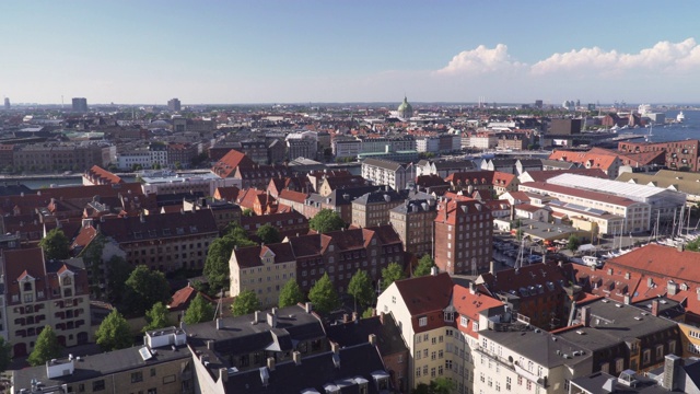 高角度视角:从丹麦救世主教堂的视角看哥本哈根城视频下载