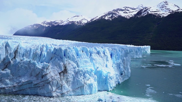 风景如画的莫雷诺冰川在巴塔哥尼亚视频下载