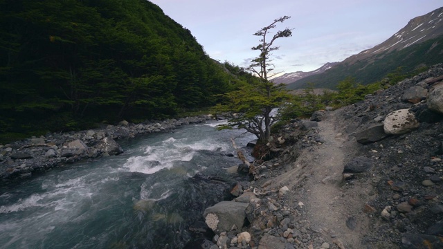 托雷斯潘恩国家公园的河流风景视频素材