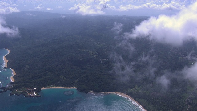 海岸，森林丘陵和海滩，多米尼加共和国视频下载