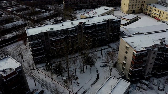 俯瞰雪后的住宅区视频素材