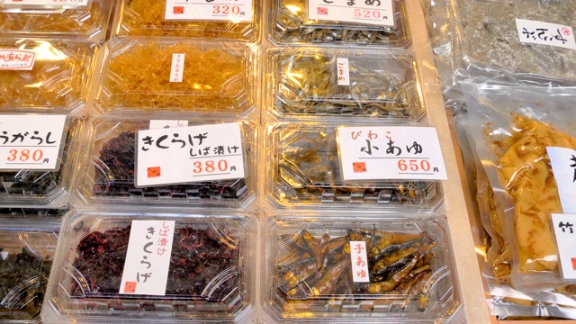 日本大阪餐厅食品包装上的名字视频素材