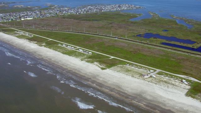 加尔维斯顿岛州立公园和海滩的鸟瞰图。视频素材