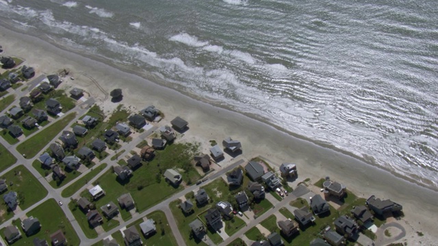 在加尔维斯顿，德克萨斯州海湾海岸海滩房子的鸟瞰图。视频素材