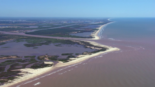 美国德克萨斯州布拉索斯河口的鸟瞰图。视频下载