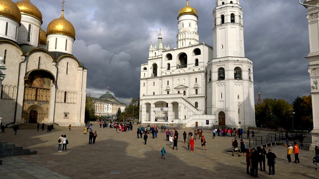 俄罗斯莫斯科——2019年10月5日:索博尔纳亚广场是莫斯科克里姆林宫的中心广场，在15世纪时，这里的所有街道都曾在这里汇集。视频素材