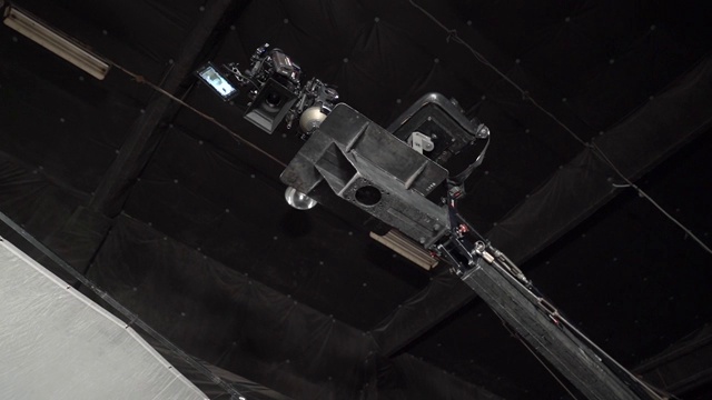 起重机上的电影摄像机视频素材