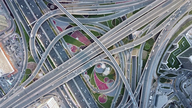 城市交通系统俯视图/迪拜，阿联酋视频素材