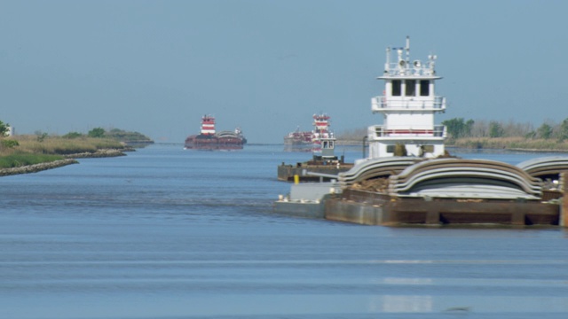 美国德克萨斯州海岸间水道驳船鸟瞰图视频素材