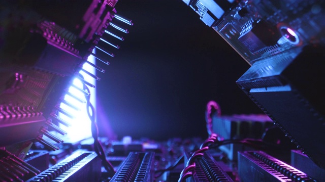 电脑中央处理器内的霓虹灯主题电路板视频素材