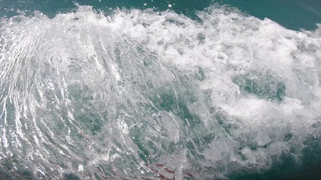 4k特写海浪和泡沫从一个快艇的踪迹视频素材