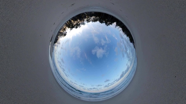 隧道球体的观点，空的沙滩波罗的海在日落时间流逝视频下载