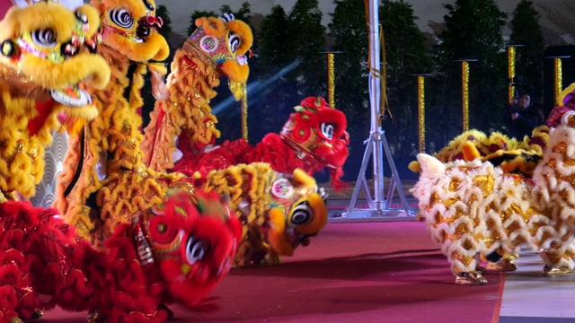 Dragon dance celebrating Chinese Lunar New Year视频素材