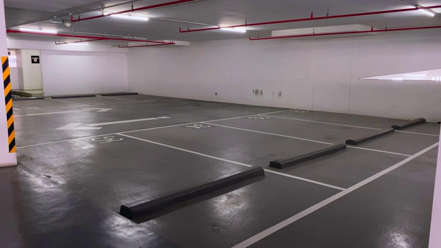 空旷的小型停车场视频素材