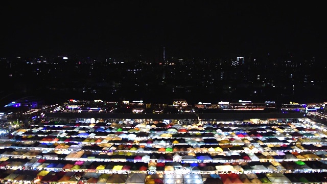 泰国曼谷的拉差达火车夜市视频素材