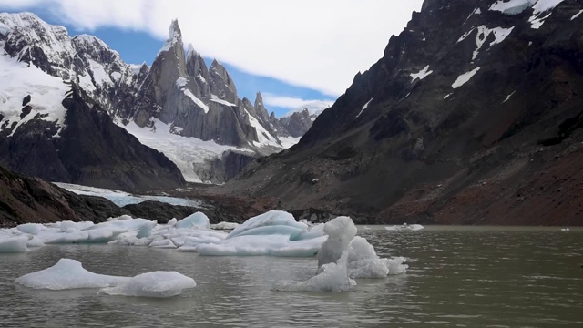 阿根廷巴塔哥尼亚地区安第斯山脉Los Glaciares国家公园的Cerro Torre视频素材