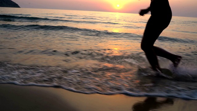日出,享乐,海洋,青年女人视频素材