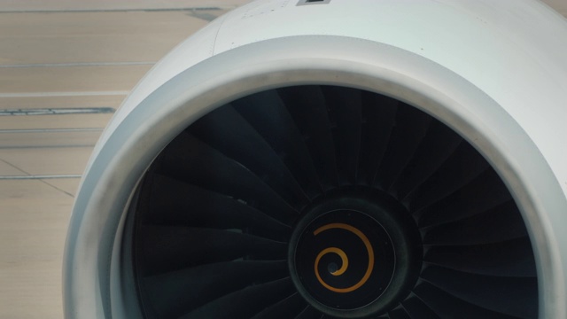 客机发动机细节-涡轮旋转叶片视频下载