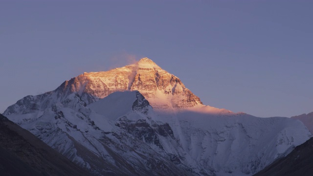延时拍摄中国珠穆朗玛峰北坡的日出和日落视频下载