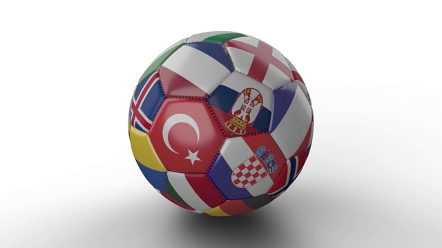 带有欧洲国家国旗的足球在白色表面上旋转，循环3视频素材