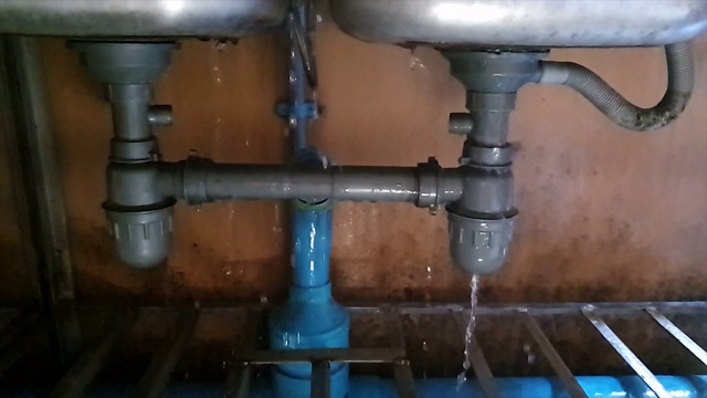 水管漏水视频下载