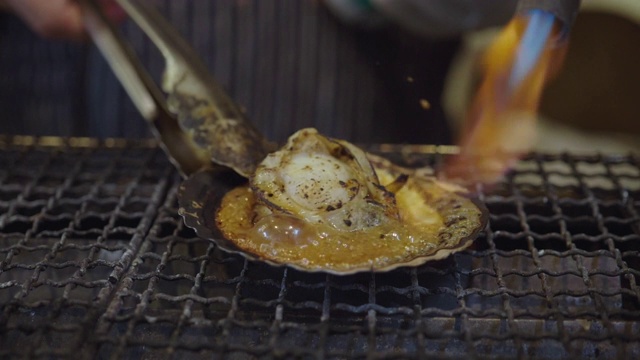 扇贝在炉上烤日本食物视频下载