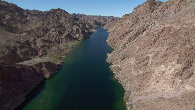 峡谷鸟瞰图与科罗拉多河，内华达和亚利桑那州边境。视频下载
