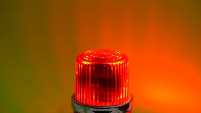红色紧急警报灯在色度键旋转视频下载