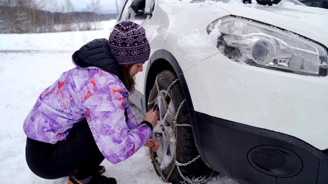 冬季避免交通事故——使用轮胎链条视频下载