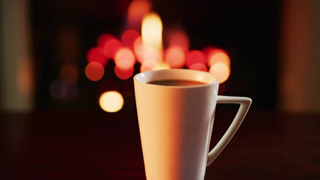 一杯咖啡是世上最温暖的拥抱视频素材