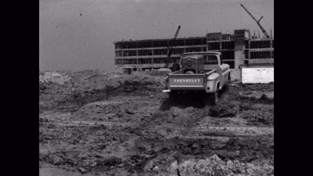 小货车在建筑工地行驶的镜头视频素材