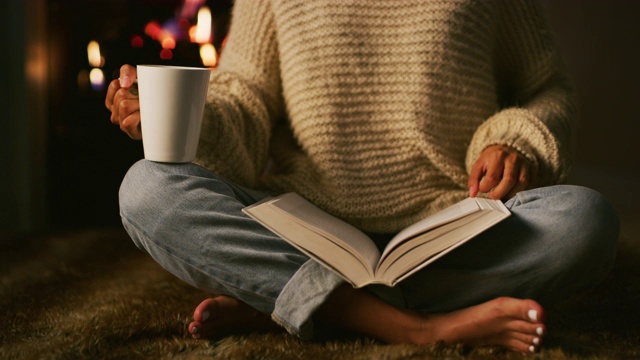 咖啡和一本好书，这是最惬意的组合视频下载