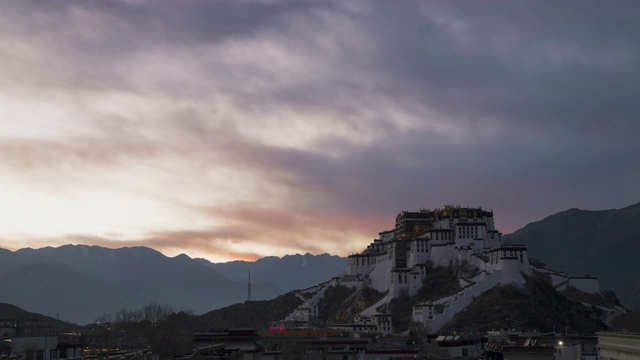 布达拉宫的黄昏，中国西部的拉萨视频下载